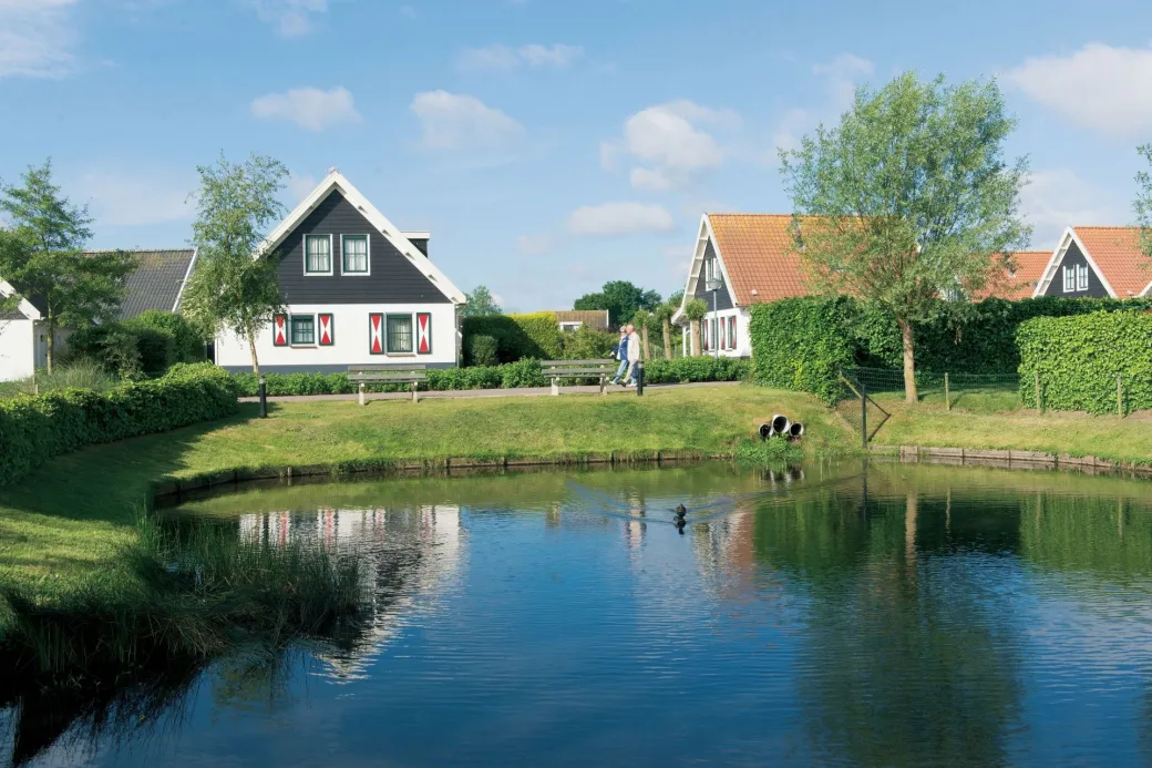 Vrijstaande bungalows aan het water