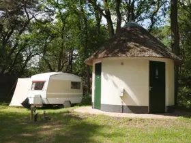 Vakantiebungalow Kampeerplaats incl. sanitair op Landgoed 't Wildryck 6 Personen
