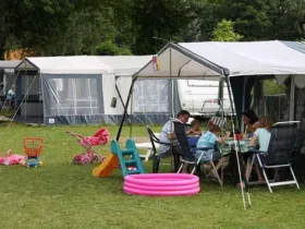 Vakantiebungalow Comfort Kampeerplaats op Mooi Zutendaal 6 Personen