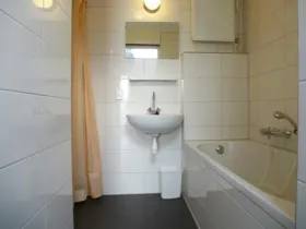 Vakantiebungalow Akelei Kindvriendelijk 3 + 2 op Schin op Geul 5 Personen