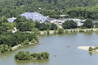 Buiten gedeelte Wild Water baan met kinderen
