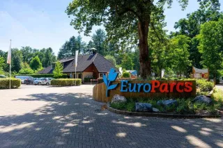 Het strand en natuurmeer op DroomPark De Zanding