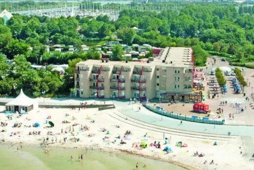 Beach Resort Makkum van bovenaf