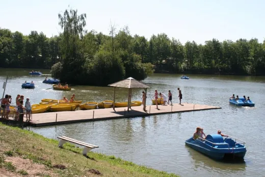 Aanlegsteiger voor de waterfietsen
