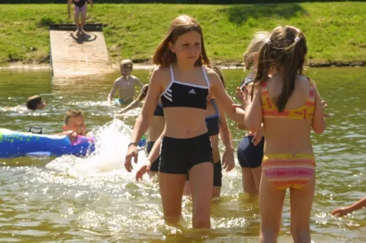 Water naast het park