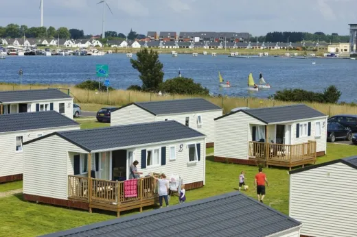 Prachtige ligging van de chalets aan het water