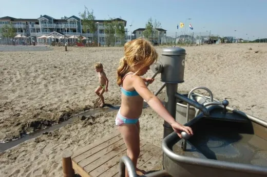 Meisje op het strand