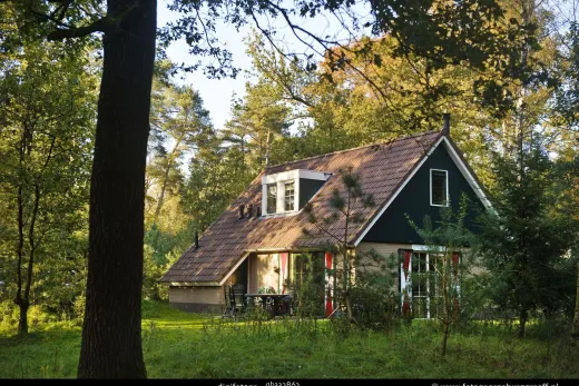 1 van de luxe bungalows op het park