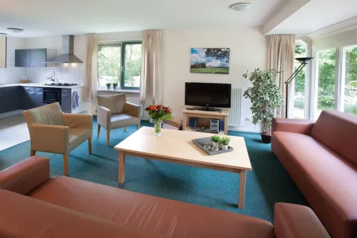 Het interieur in 1 van de bungalows