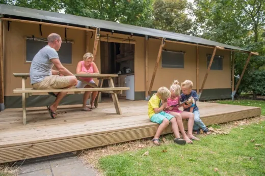 1 van de safaritenten op Roompot De Zandput 