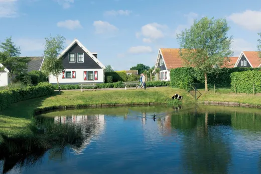Vrijstaande bungalows aan het water