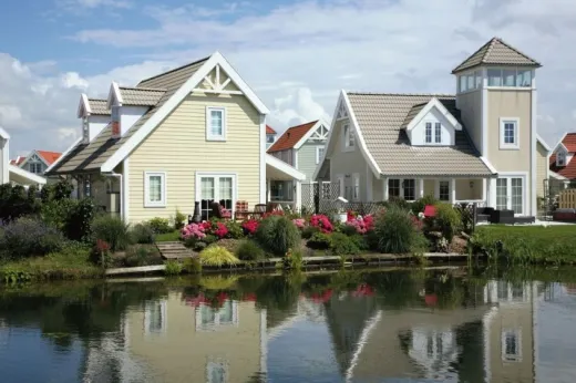 Verschillende vrijstaande villa's in Caribische stijl