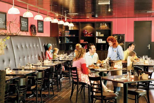 De tafels in Cafe-Bistro Woods op Landal Heideheuvel