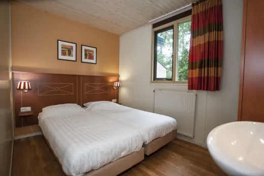 2 persoonsslaapkamer in 1 van de bungalows