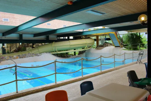 Het Golfslagbad in het subtropische zwembad