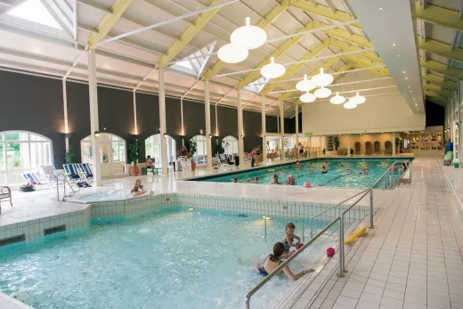 Laat je kleintje heerlijk spelen in het peuterbad