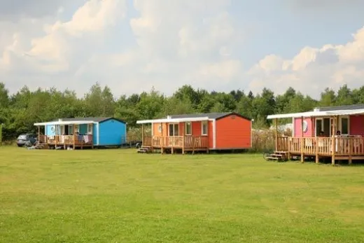 De chalets op het park