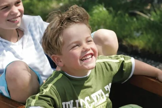 Kinderen beleven een hoop plezier op het park