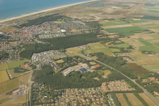 Luchtfoto van Roompot Kustpark Texel 
