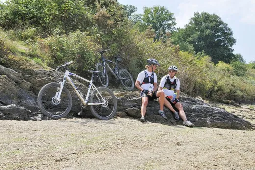 Mountainbiken door de omgeving van het park