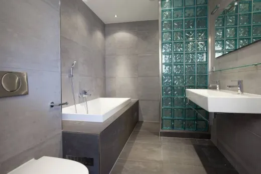 De luxe badkamer in 1 van de appartementen