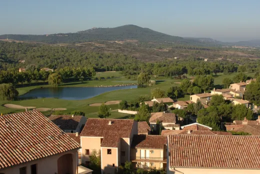 Luhtfoto van de omgeving van P&V Park Pont Royal en Provence
