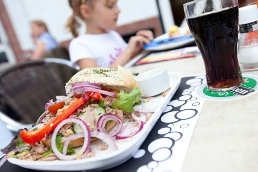 Geniet van een heerlijke maaltijd in de eetcafÃ©