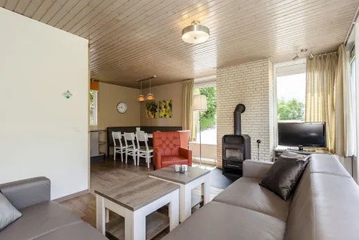 Modern interieur in 1 van de bungalows