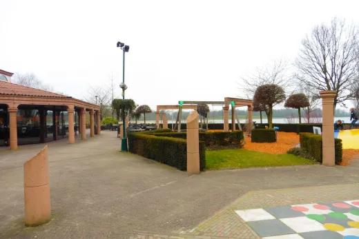 Buitenkant van het parkcentrum op Landal Stroombroek