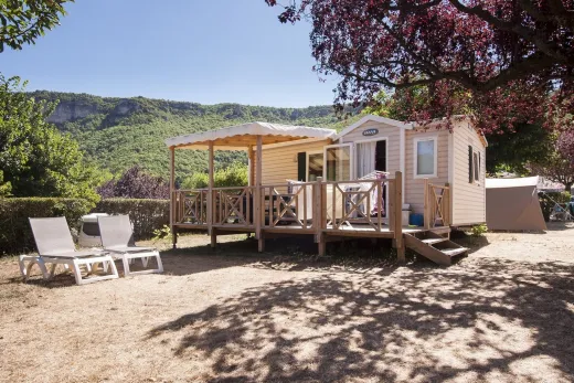 1 van de vrijstaande mobile homes met eigen terras