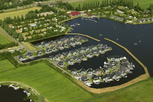 luchtfoto van RCN Villapark Sneekermeer