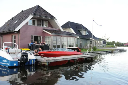 Je eigen boot bij je eigen villa aan het water