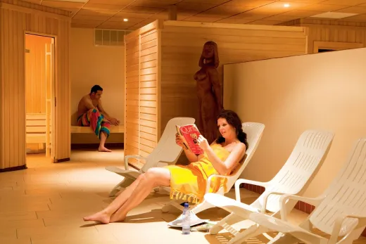 Relaxruimte bij de sauna